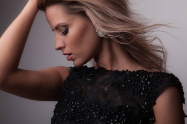 mooi meisje studio portret.