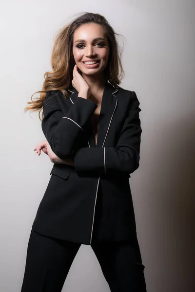 Jovem bela menina estúdio retrato . — Fotografia de Stock