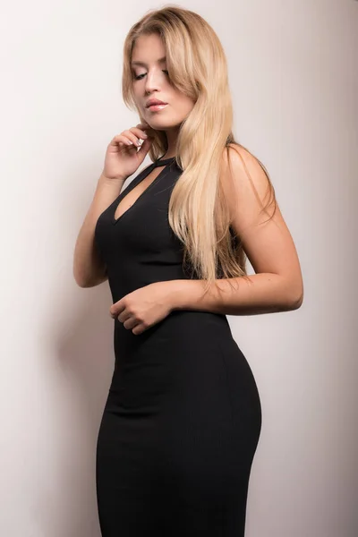 Giovane bella ragazza studio ritratto . — Foto Stock