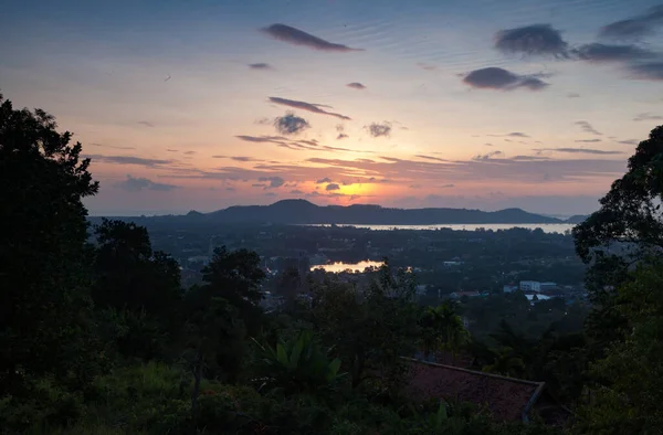Thailand tropisk ö landskap med vacker himmel. — Stockfoto
