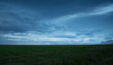İzlanda doğasının güzel manzaralı vahşi manzarası.