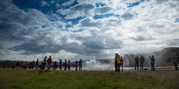 REYKJAVIK, ICELAND - AUGUST 29, 2017: Icelandic geyser vapors and picturesque nature. — Φωτογραφία Αρχείου