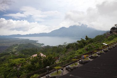 Endonezya geleneksel tropikal adaları nefes kesici doğa manzarası.