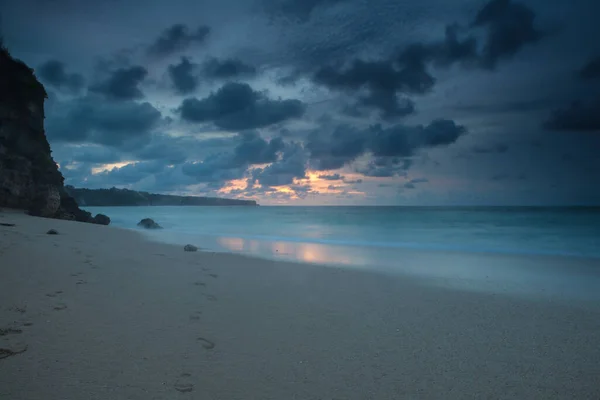 Paesaggio naturale delle isole tropicali tradizionali indonesiane mozzafiato . — Foto Stock