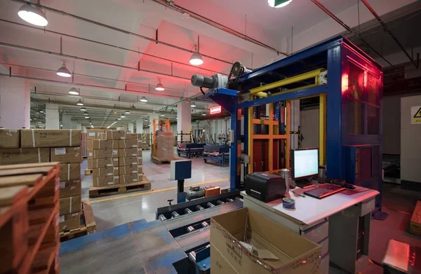 BEIJING, CHINA - JUNE 03, 2019: Modern automation of warehouse production in China. — Stock Photo, Image