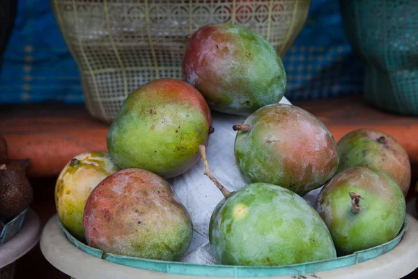 Open air fruit market in Indonesian village. — Stock Photo, Image