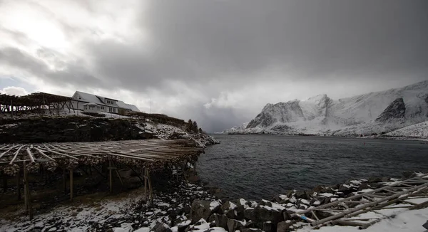 Lofoten eilanden. Prachtig uitzicht op het Noorse voorjaarslandschap. — Stockfoto