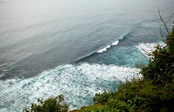 Atemberaubende indonesische Naturlandschaft traditioneller tropischer Inseln. — Stockfoto