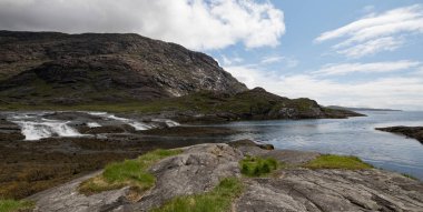 İzlanda doğasının güzel manzaralı vahşi manzarası.