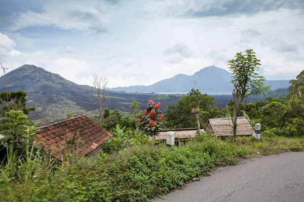 Adembenemende Indonesische traditionele tropische eilanden natuur landschap. — Stockfoto