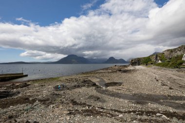 İskoçya doğasının güzel manzaralı yaz manzarası.