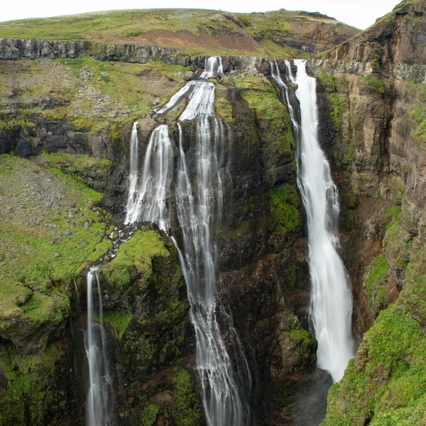 Gyönyörű festői vad táj az izlandi természet. — Stock Fotó