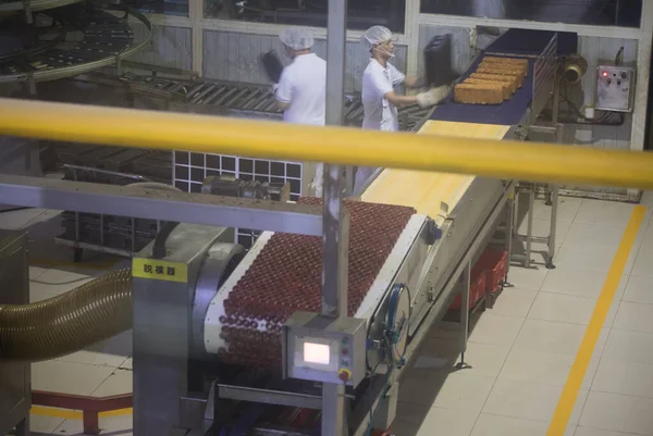 BEIJING, CHINA - JUNE 01, 2019: Carbonated drinks factory with view of production and bottles. — Stock Photo, Image