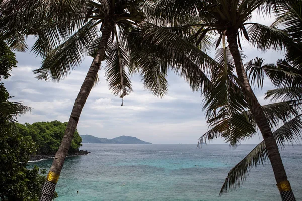 Paesaggio naturale delle isole tropicali tradizionali indonesiane mozzafiato . — Foto Stock