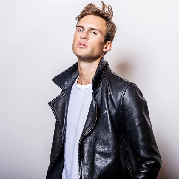 Handsome young man in classic leather jacket. — Stock Photo, Image