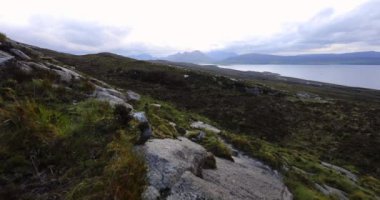İskoçya doğasının güzel manzarası. 4k Görüntü.