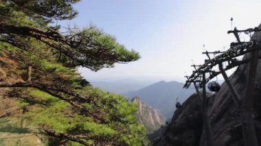 Sarı Dağlar Huangshan, Çin 'in Anhui Eyaleti. Yavaş Hareket Görüntüsü.