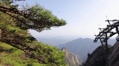 Sarı Dağlar Huangshan, Çin 'in Anhui Eyaleti. Yavaş Hareket Görüntüsü.