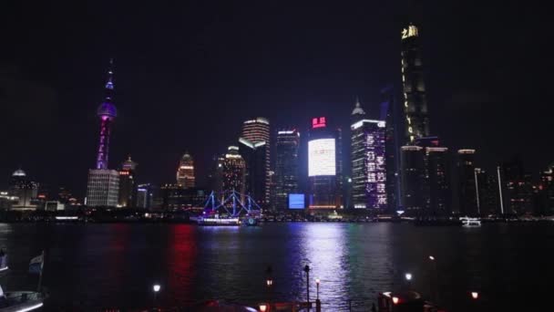 SHANGHAI, CHINA - APRIL 03, 2019: Modern central streets of Shanghai and high-rise buildings at night time. Slow Motion Footage. — ストック動画