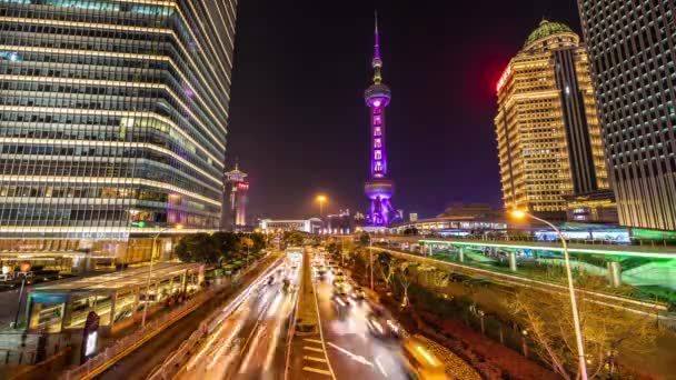 Moderna centrala gatorna i Shanghai och höghus på natten. 4K tidsfördröjning. — Stockvideo