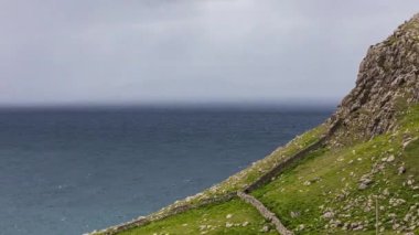 İskoçya doğasının güzel manzarası. 4k Zaman Hızı.