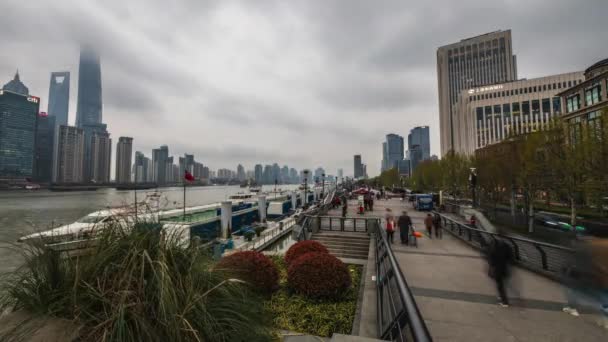 Corazón de Shanghai - vista popular de edificios de gran altura desde el terraplén de Vaytan. Tiempo de caducidad 4K . — Vídeo de stock