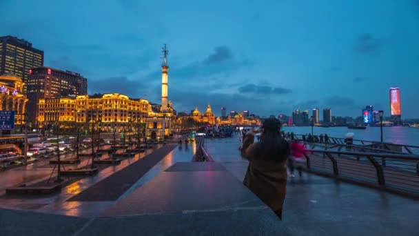 Heart of Shanghai - popular view of high-rise buildings from Vaytan embankment. 4K Time Lapse. — Stock Video