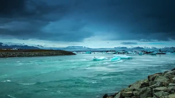 Ett pittoreskt landskap av traditionell natur på Island. 4K Time Lapse-bilder. — Stockvideo