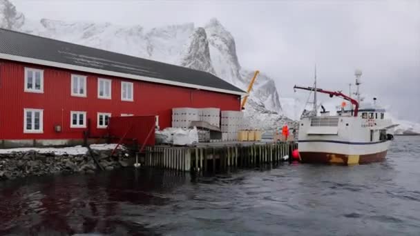 Islas Lofaten. Hermoso paisaje de Noruega con nubes en movimiento. Tiempo de caducidad 4K 2 en 1 . — Vídeo de stock