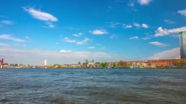 Şehir, modern Rotterdam binalarının genel manzarasına bakıyor. 1 'de 4k Zaman Sürati 2.