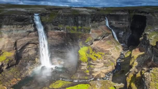 Paisagem pitoresca de natureza tradicional da Islândia. Filmagem de lapso de tempo 4K 2 em 1 . — Vídeo de Stock