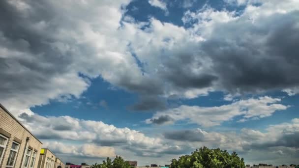 2 en 1 4K El lapso de tiempo de hermosas nubes de día en movimiento . — Vídeo de stock
