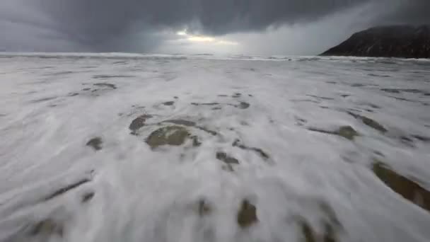 ロフテン島。移動雲と美しいノルウェーの風景. — ストック動画