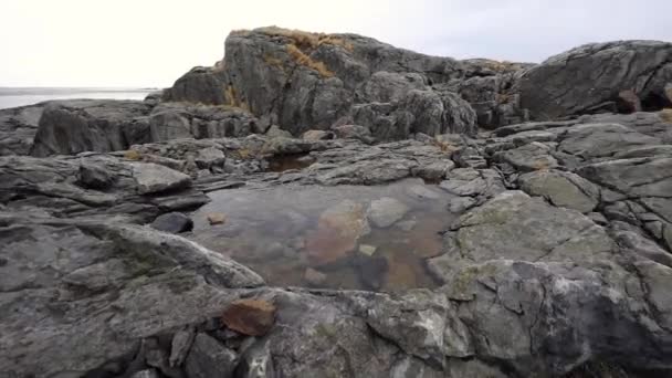 Les îles Lofaten. Beau paysage norvégien avec des nuages mouvants . — Video