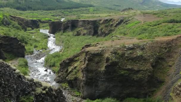 Ett pittoreskt landskap med traditionell Island-natur. Hd-bilder. — Stockvideo