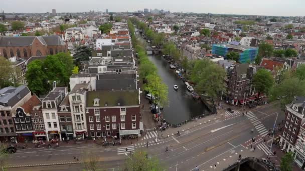 AMSTERDAM, PAESI BASSI - 25 NOVEMBRE 2015: Amsterdam città dall'alto. Vista generale dalla vecchia torre durante il giorno . — Video Stock