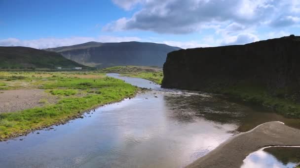 Paisagem pitoresca de natureza tradicional da Islândia. Filmagem em HD . — Vídeo de Stock