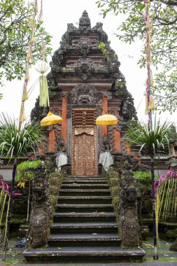 Endonezya, Bali - 20 Ocak 2011: Bali geleneksel dini heykelleri yakın plan.