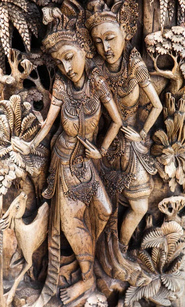 Indonésie, Bali - 20. ledna 2011: Balijské tradiční náboženské sochy zblízka. — Stock fotografie