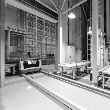 Pekin, Çin - 03 Haziran 2019: Çin'de depo üretiminin modern otomasyonu.