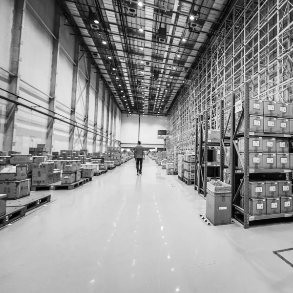 Peking, China-03 juni 2019: moderne automatisering van de magazijn productie in China. — Stockfoto