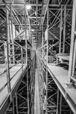 Pekin, Çin - 03 Haziran 2019: Çin'de depo üretiminin modern otomasyonu.