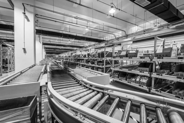 BEIJING, CHINA - JUNE 03, 2019: Modern automation of warehouse production in China. — Stock Photo, Image