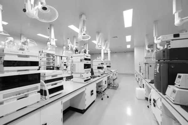 БЕЙДЖУЧИ, ЦІНА - ЮНЄ 03, 2019: Медична науково - дослідна лабораторія вірусів та ліків. — стокове фото