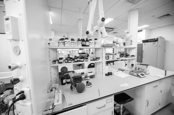 PECHINO, CINA - GIUGNO 03, 2019: Laboratorio di ricerca scientifica medica di virus e farmaci . — Foto Stock