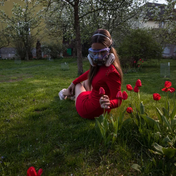 Junge Schöne Mädchen Porträt Einer Maske Mit Einem Grad Schutz — Stockfoto