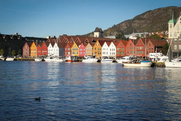 Dzienne i słoneczny w Bergen, Norwegia — Zdjęcie stockowe