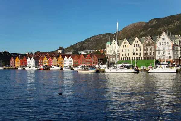 Słoneczny dzień w Bergen, Norwegia — Zdjęcie stockowe