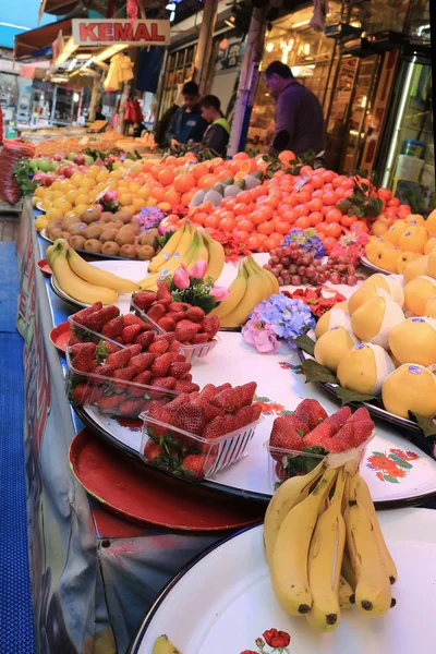 Продажа фруктов на рынке Бурса — стоковое фото