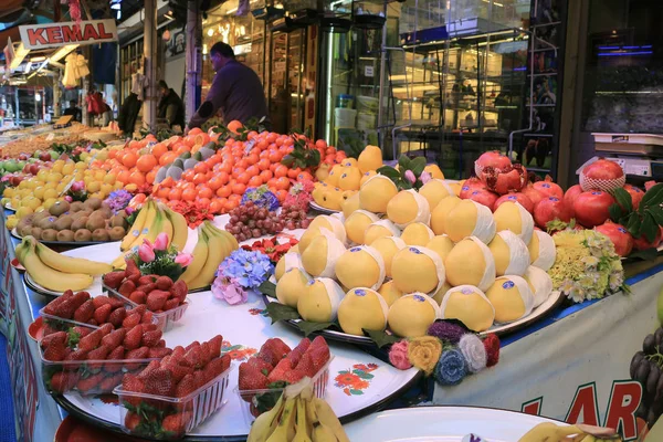 Frukt til salg på Bursa utendørs marked – stockfoto